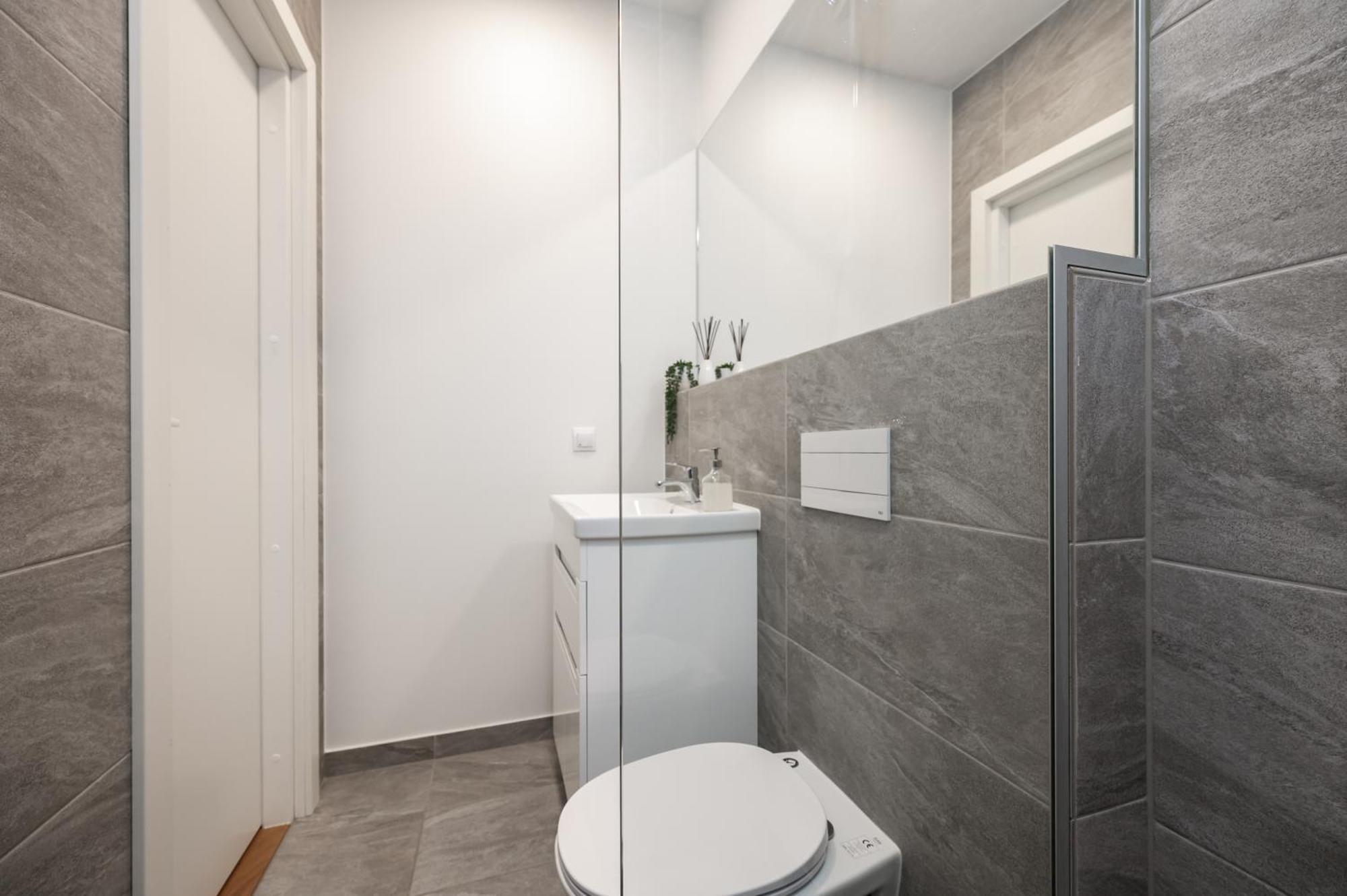 Hilltop Apartments - Studio Rooms In City Centre 塔林 外观 照片